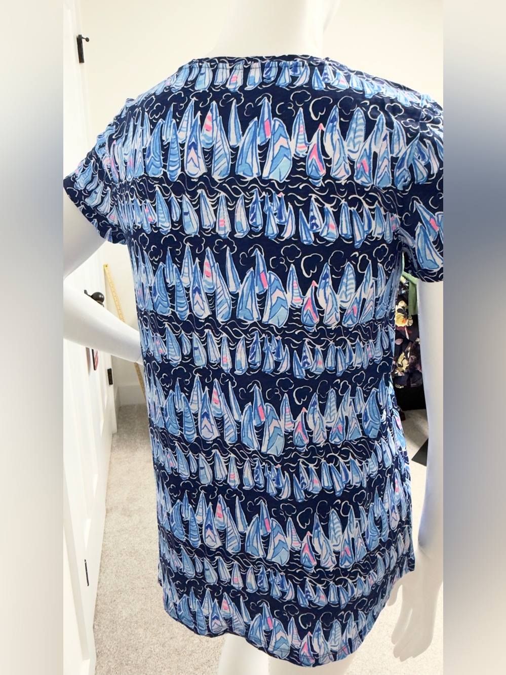 Lilly Pulitzer Sails & Stripes V-Neck Top NWT Size L - Picture 4 of 6